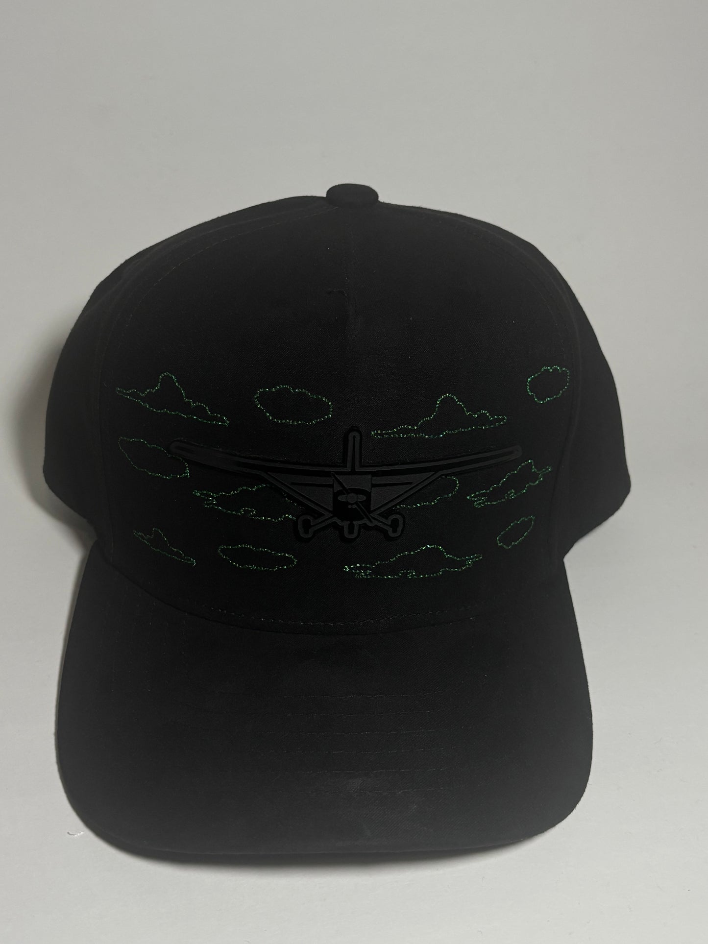 Avión entre las nubes