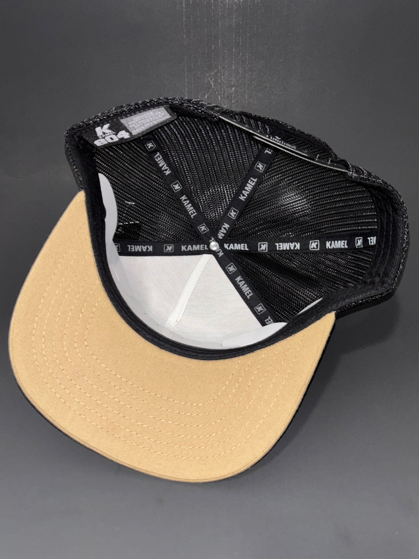 Gorra con arma y cachas de San Judas