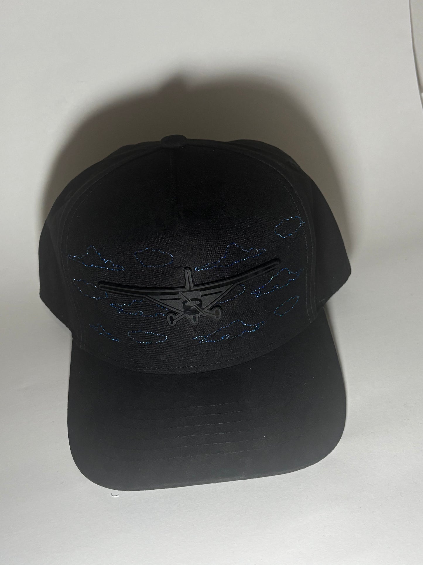 Avión entre las nubes